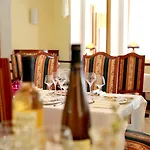 Hotel Logis Des Lacs 3*