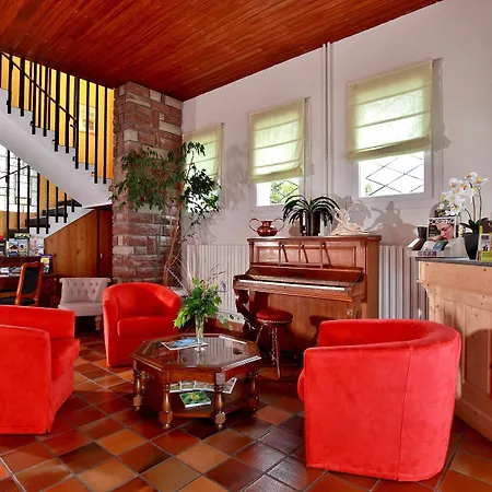 Logis & Restaurant Des Lacs Hotel