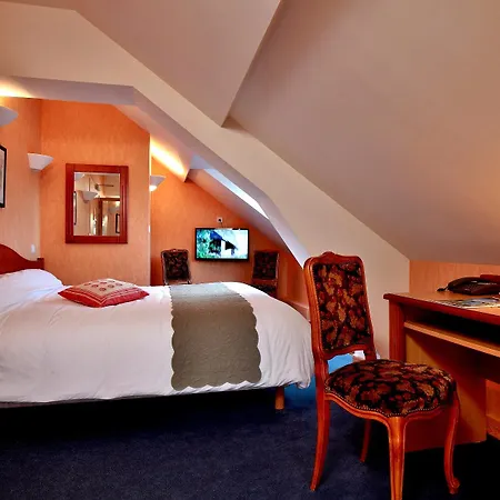 Logis & Restaurant Des Lacs فندق Celles-sur-Plaine