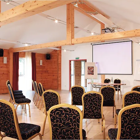 Hotel Logis & Restaurant Des Lacs