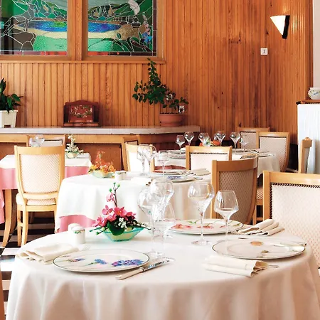 Logis & Restaurant Des Lacs 3*