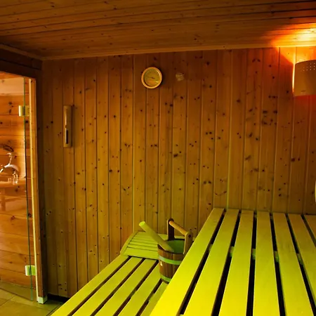 Hotel Logis & Restaurant Des Lacs 3*