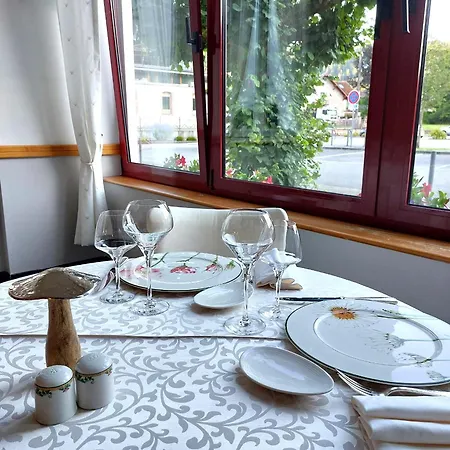 Hotel Logis & Restaurant Des Lacs