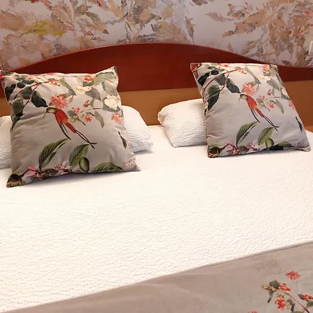 Hotel Logis & Restaurant Des Lacs 3*