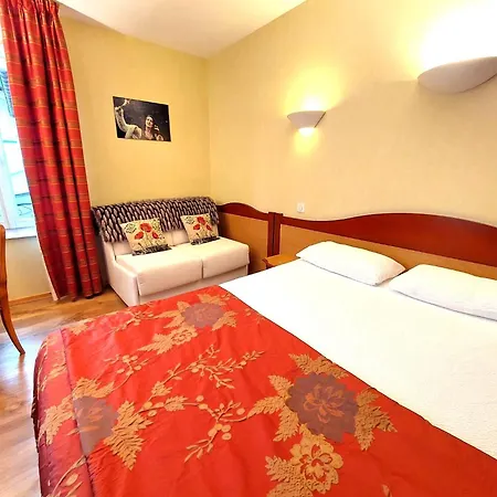 Logis & Restaurant Des Lacs 3*