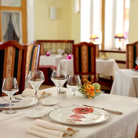 Logis & Restaurant Des Lacs Celles-sur-Plaine