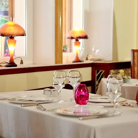 Logis & Restaurant Des Lacs Hotel Celles-sur-Plaine