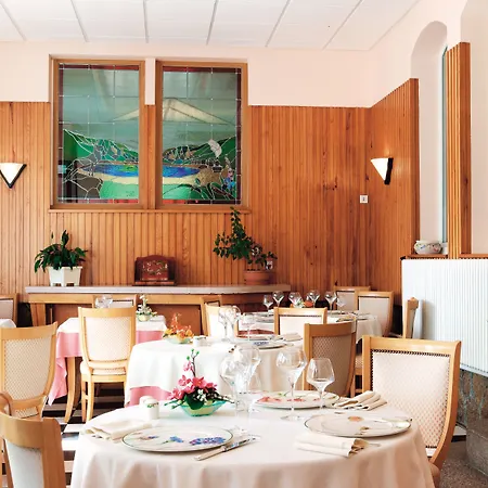 Hotel Logis & Restaurant Des Lacs Celles-sur-Plaine