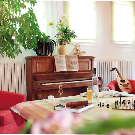 Logis & Restaurant Des Lacs 3*