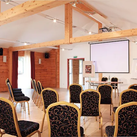 Hotel Logis & Restaurant Des Lacs