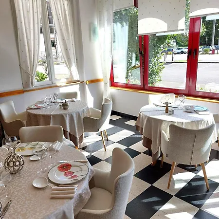 Logis & Restaurant Des Lacs