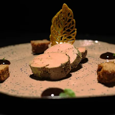 Logis & Restaurant Des Lacs ホテル Celles-sur-Plaine
