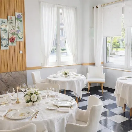 Hotel Logis & Restaurant Des Lacs