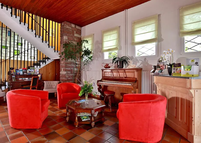 Logis Des Lacs Hotel