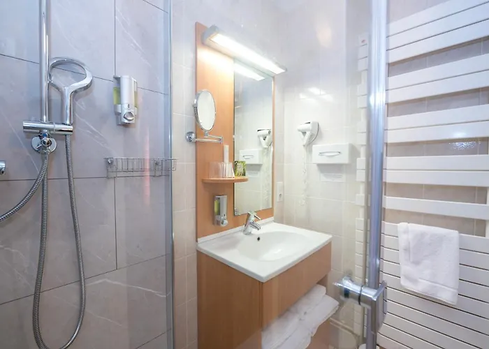 Logis Des Lacs Hotel