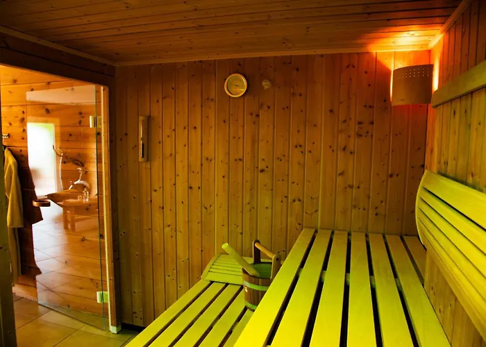 Hotel Logis & Restaurant Des Lacs 3*