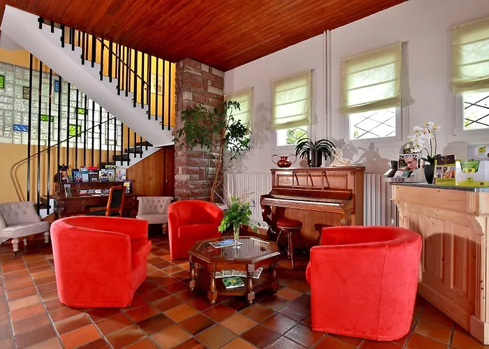 Logis & Restaurant Des Lacs Celles-sur-Plaine