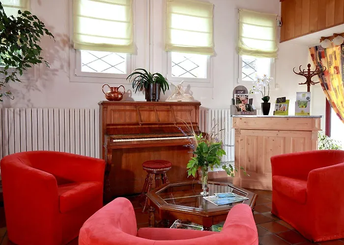 Logis Des Lacs Hotel 3*