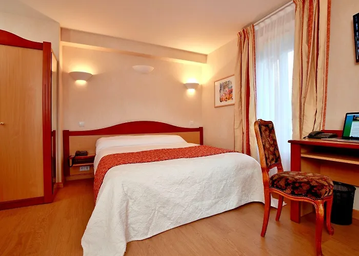 Logis & Restaurant Des Lacs Celles-sur-Plaine