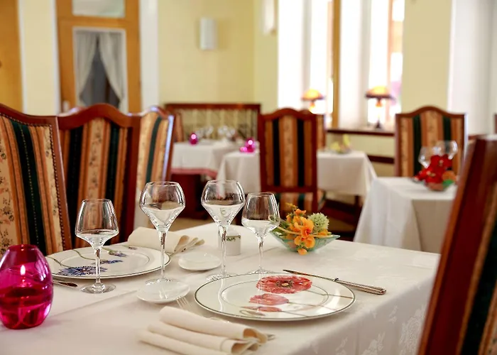 Logis & Restaurant Des Lacs Celles-sur-Plaine