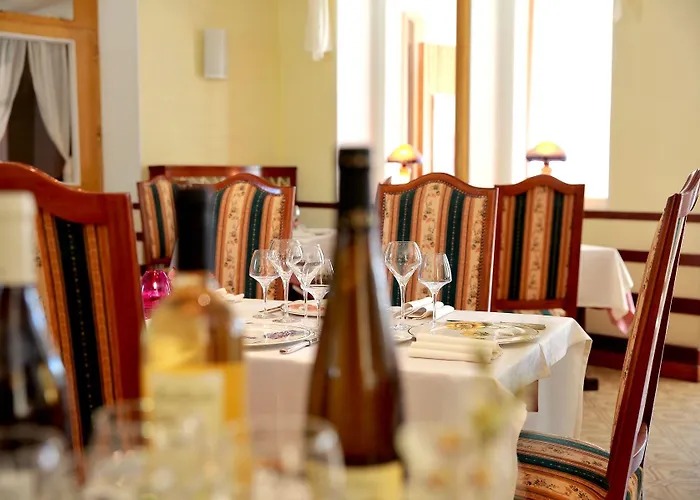 Hotel Logis & Restaurant Des Lacs 3*